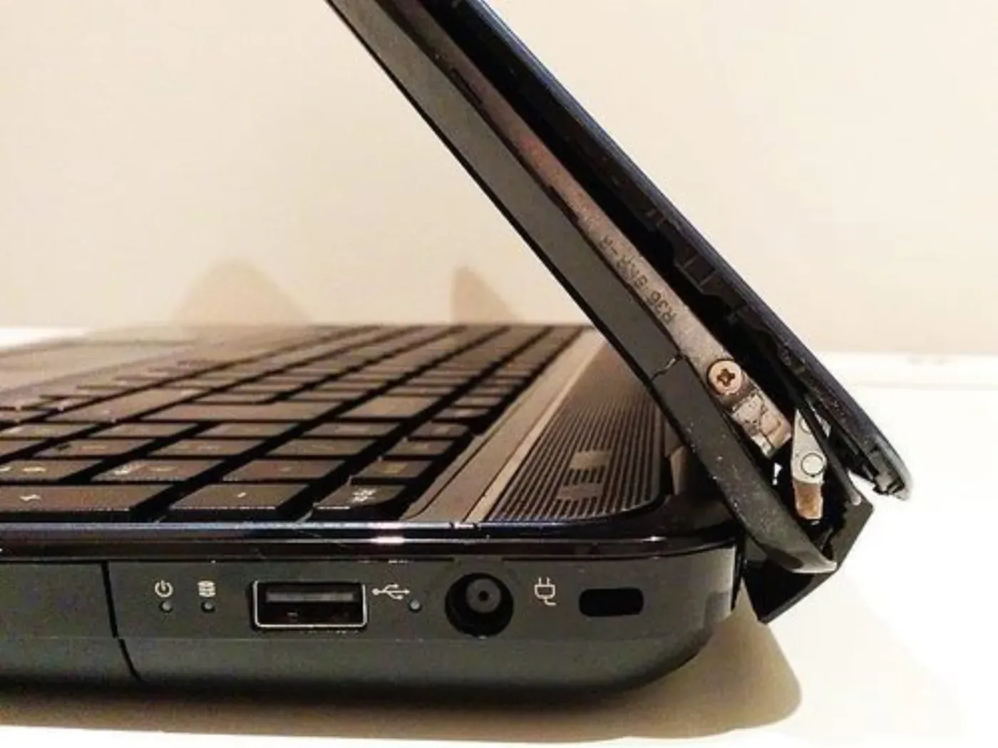 HP Menteşe Tamiri