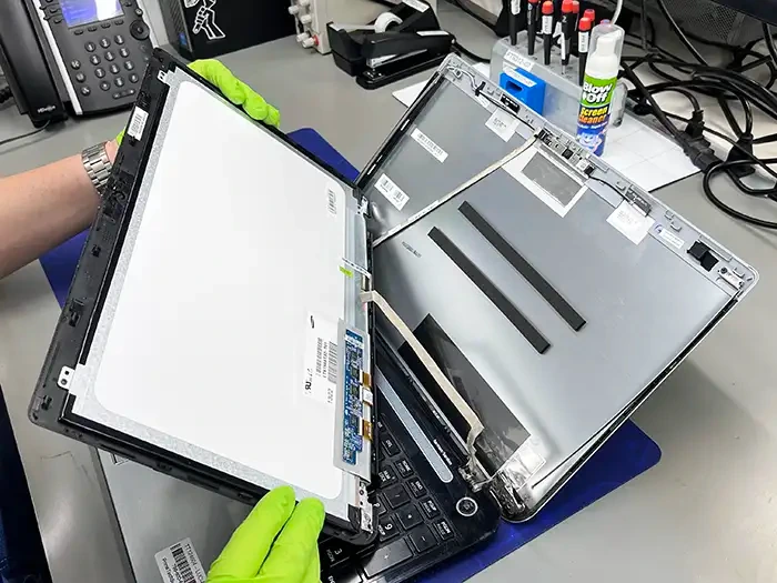 Dizüstü ekran değişimi ve panel incelemesi